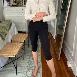 LuLulemon Biker Short Leggings with side cutout detail size 6